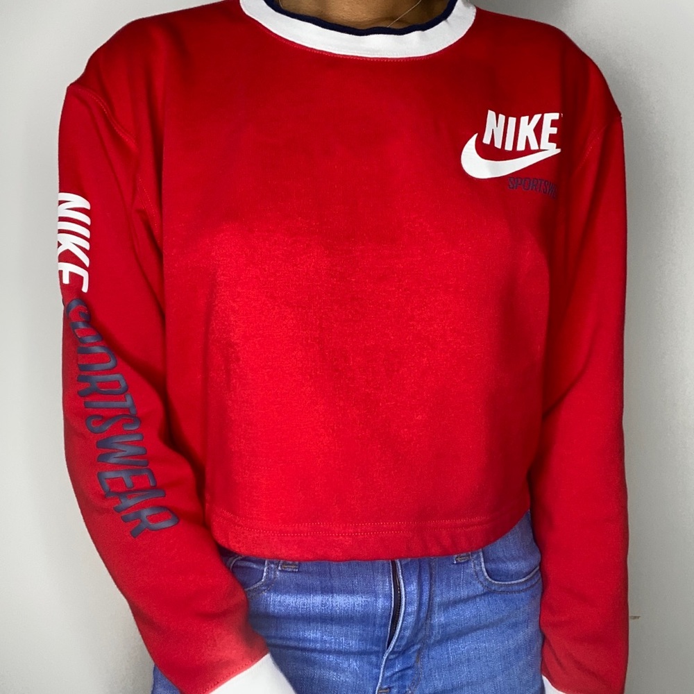 Nike Cropped Long Sleeve Top
